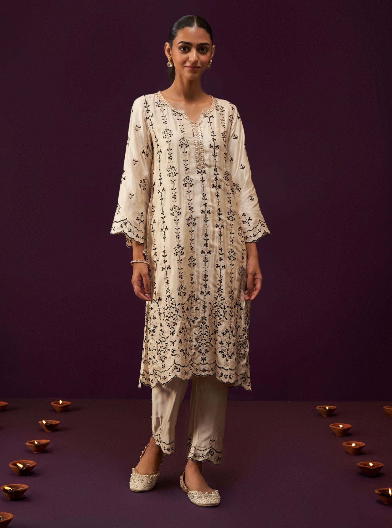 Tasanee Cupro Satin Off White Kurta Set