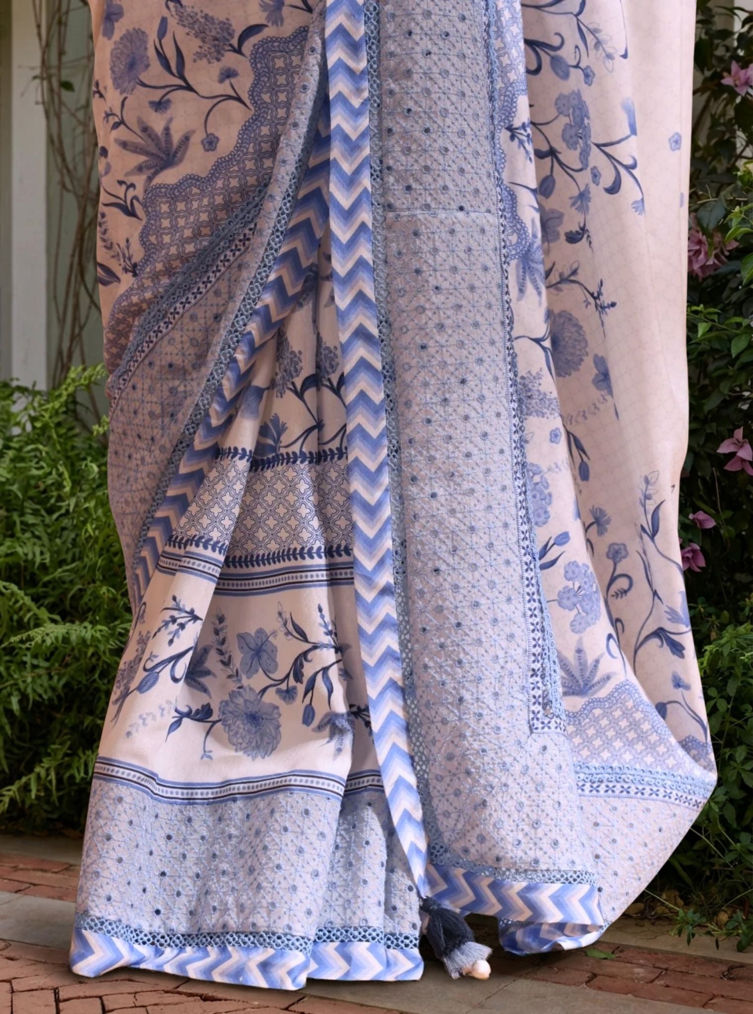 Niri Lawn White Saree