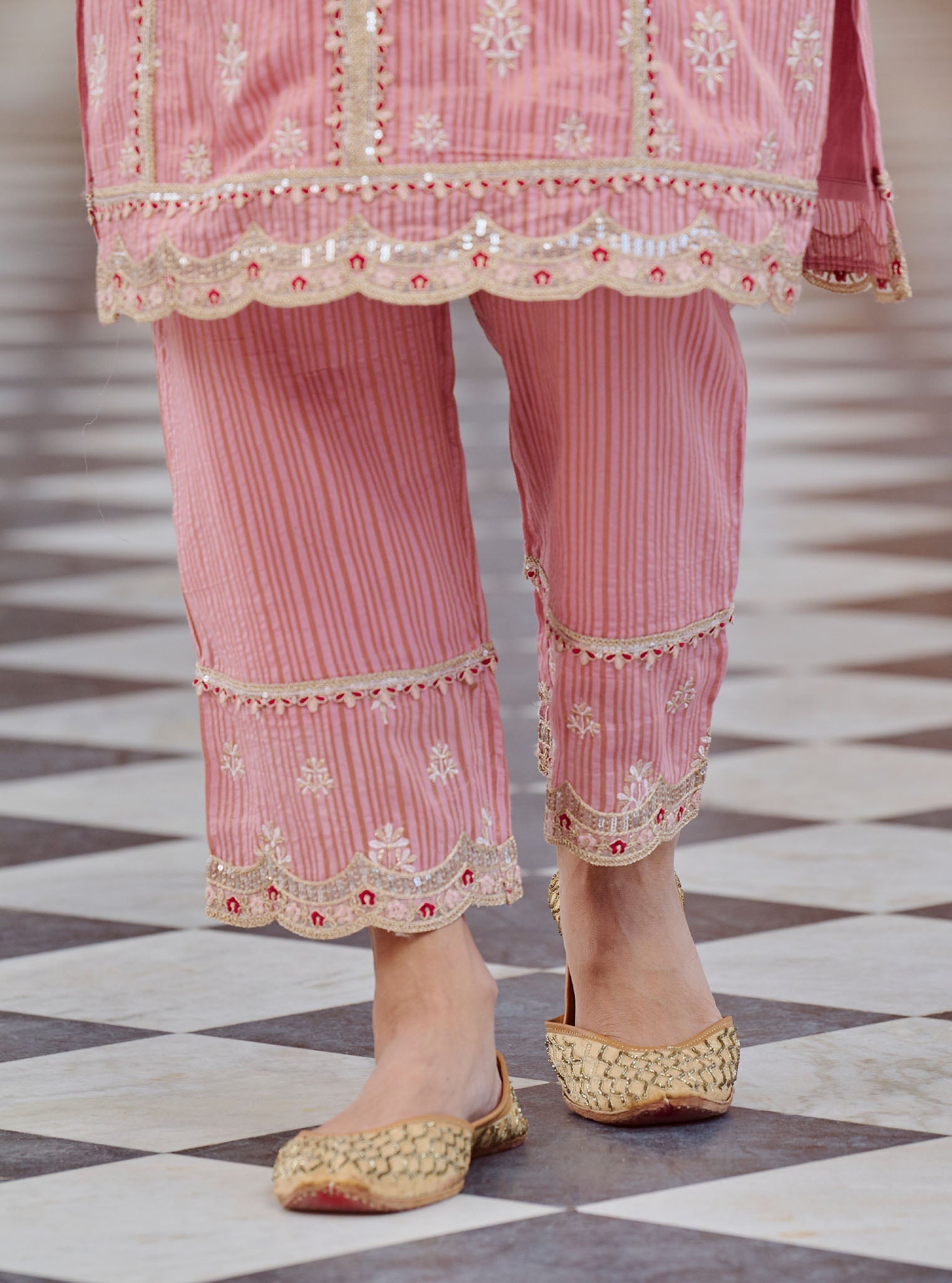 Gerua Banarsi Pink Kurta Set