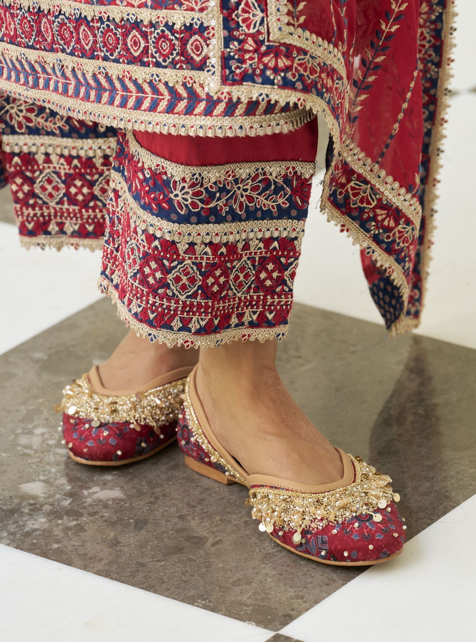 Kaynat Red Vegan Jutti