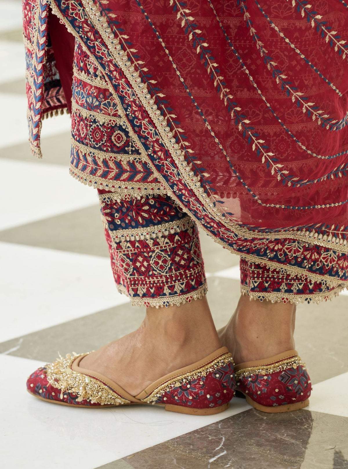 Kaynat Red Vegan Jutti