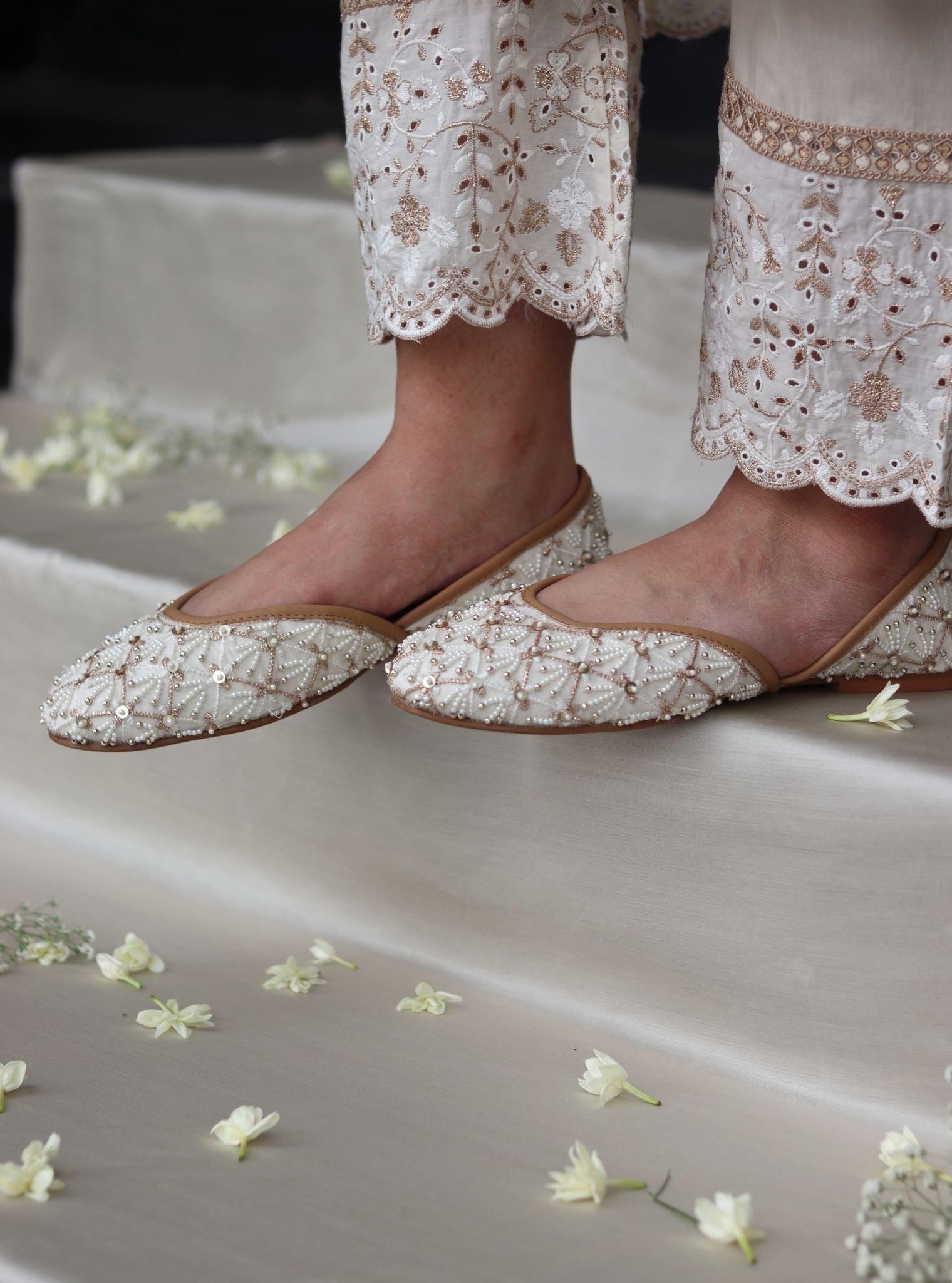 Aisha White Vegan Jutti