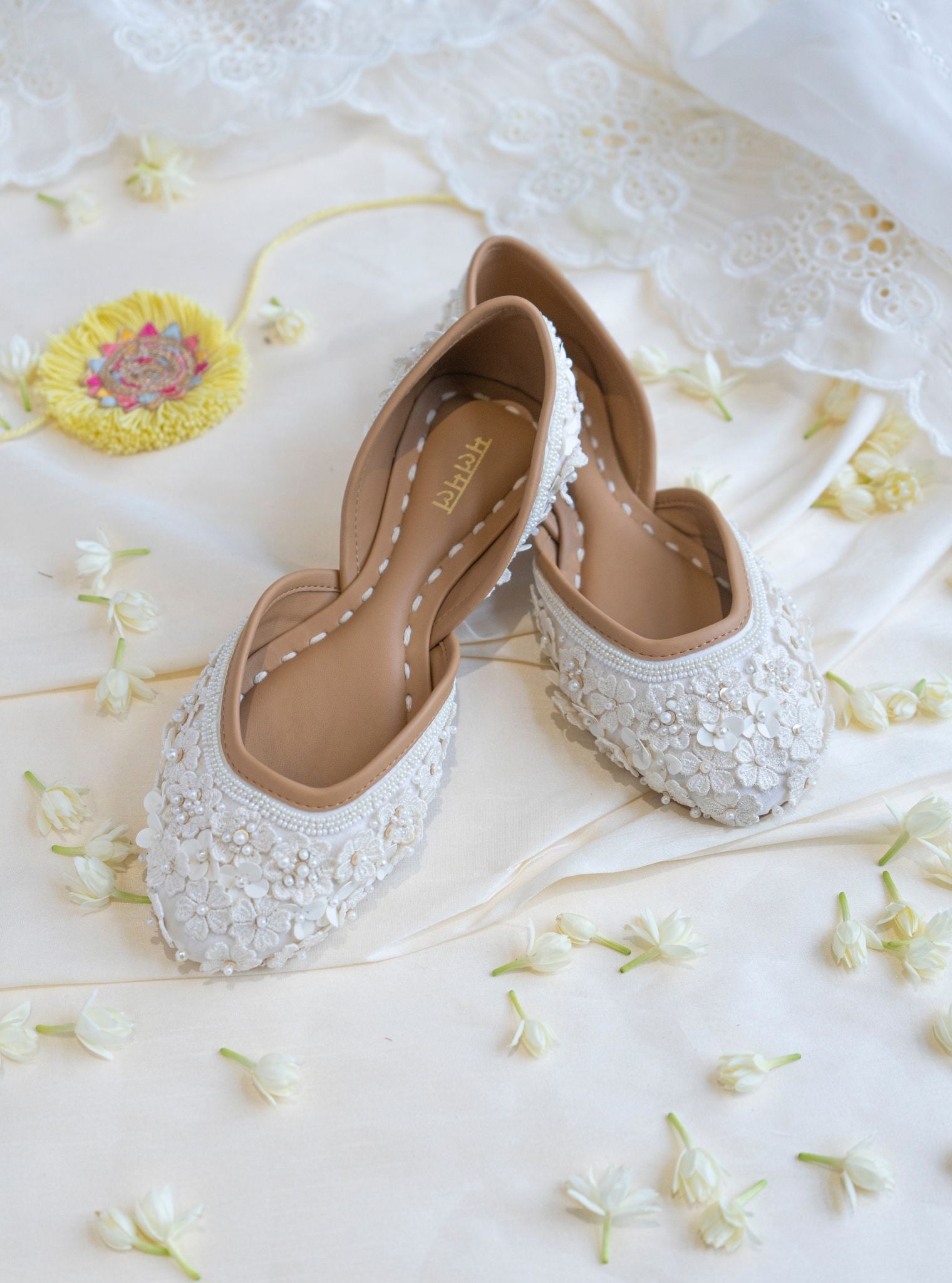 Gulnar Off White Vegan Jutti