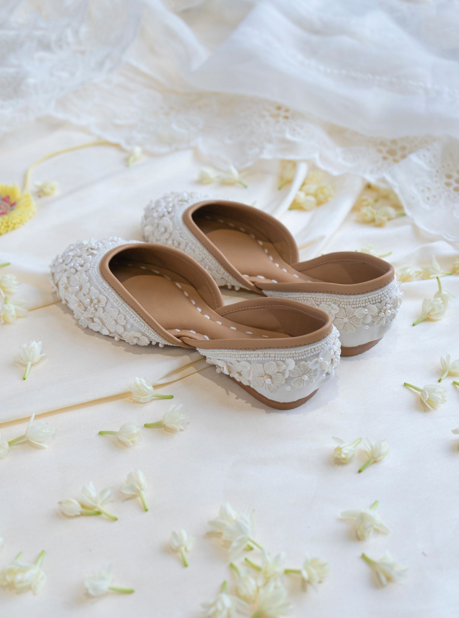 Gulnar Off White Vegan Jutti
