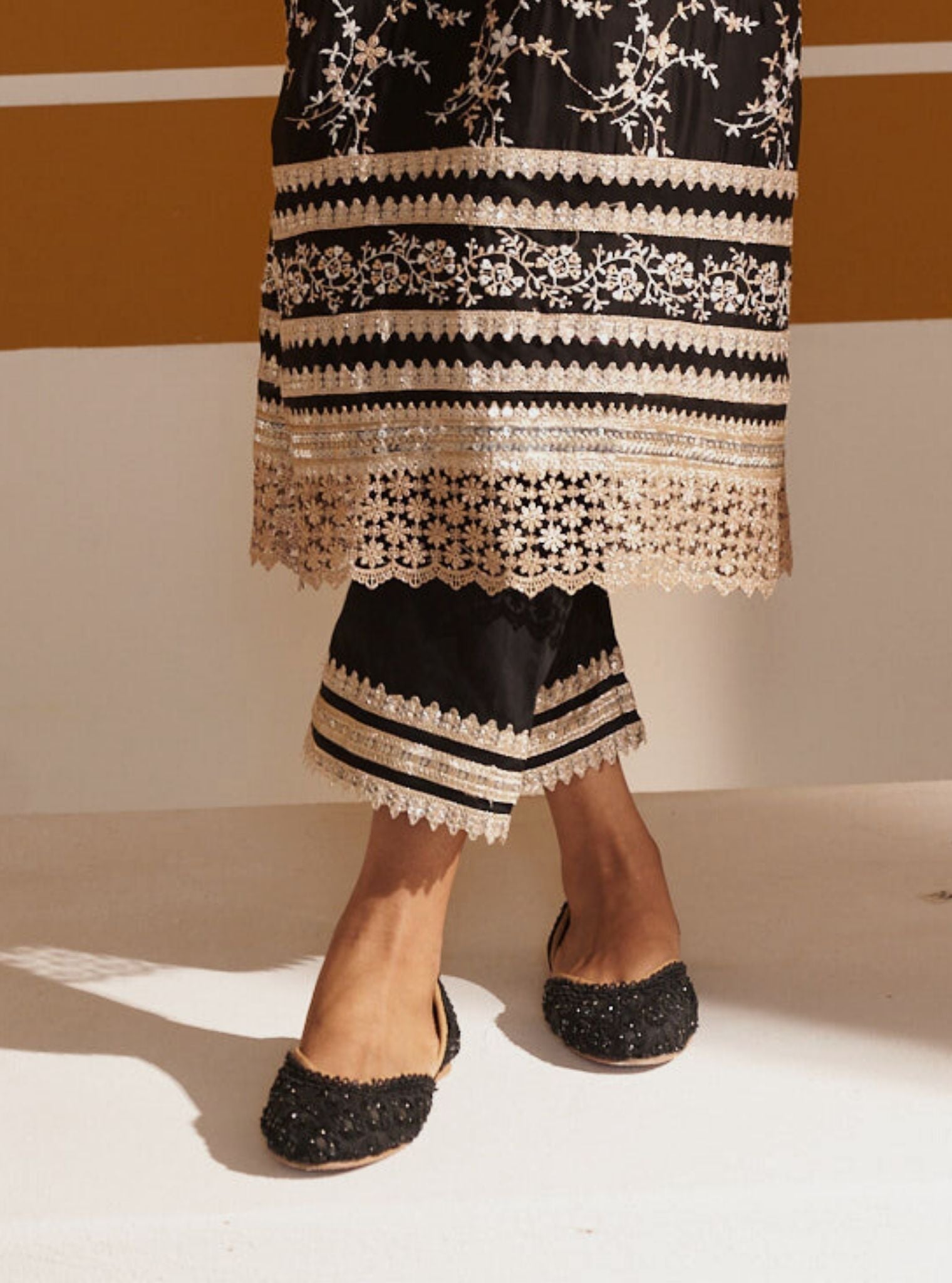 Mallika Black Vegan Jutti