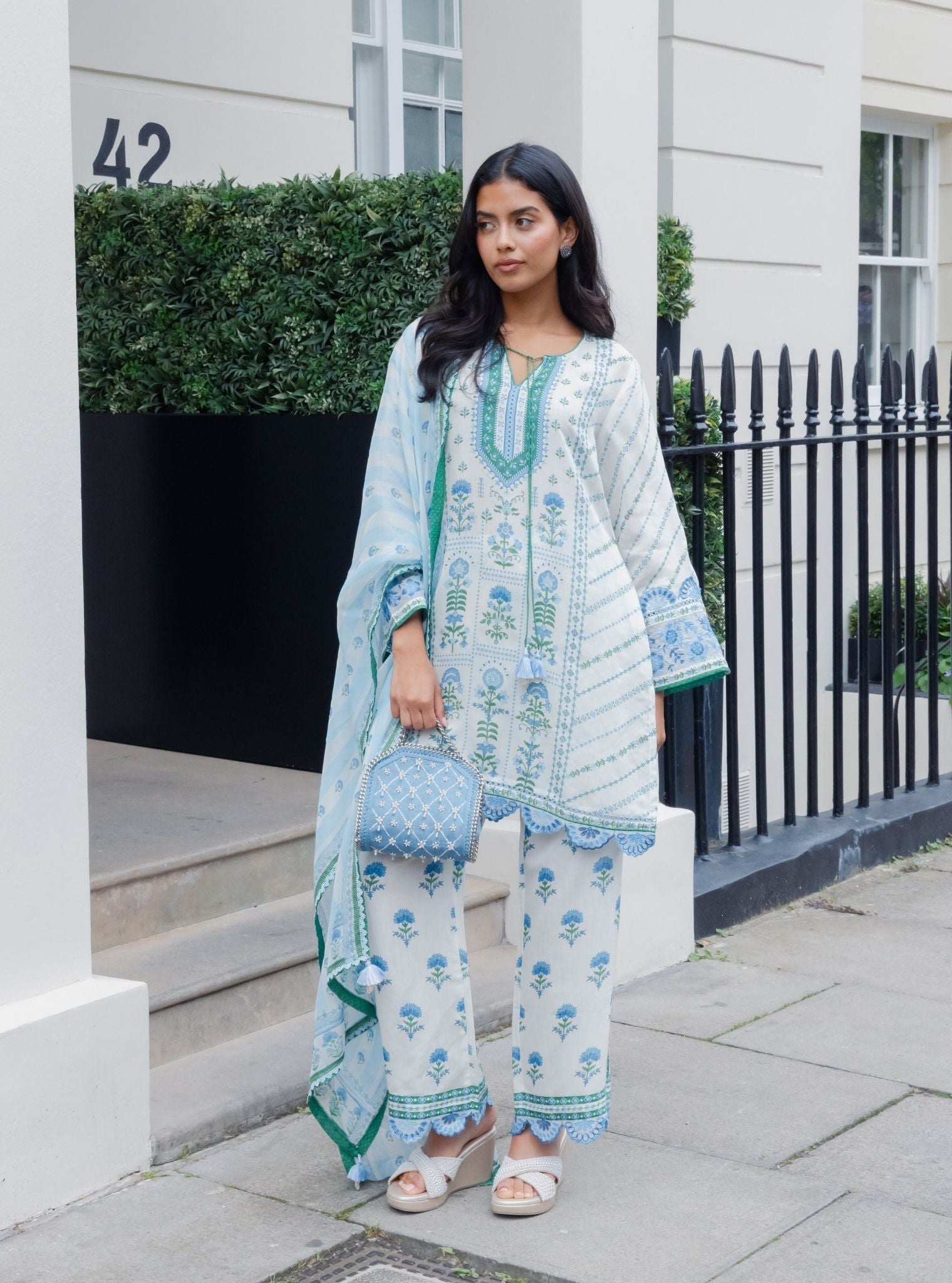 Siara Lawn Printed Off White Kurta Set