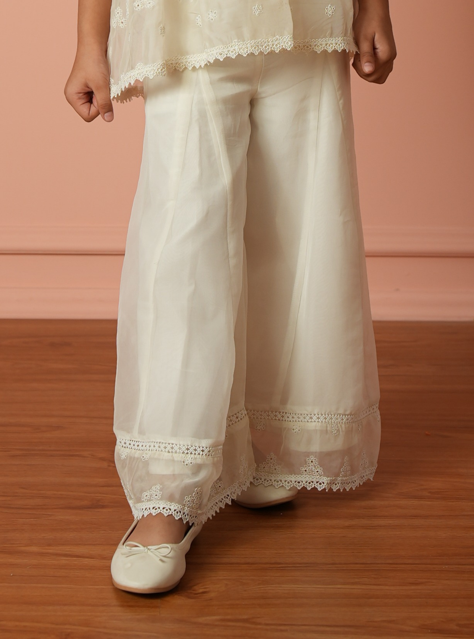 Wynnora Organza White Kurta Set