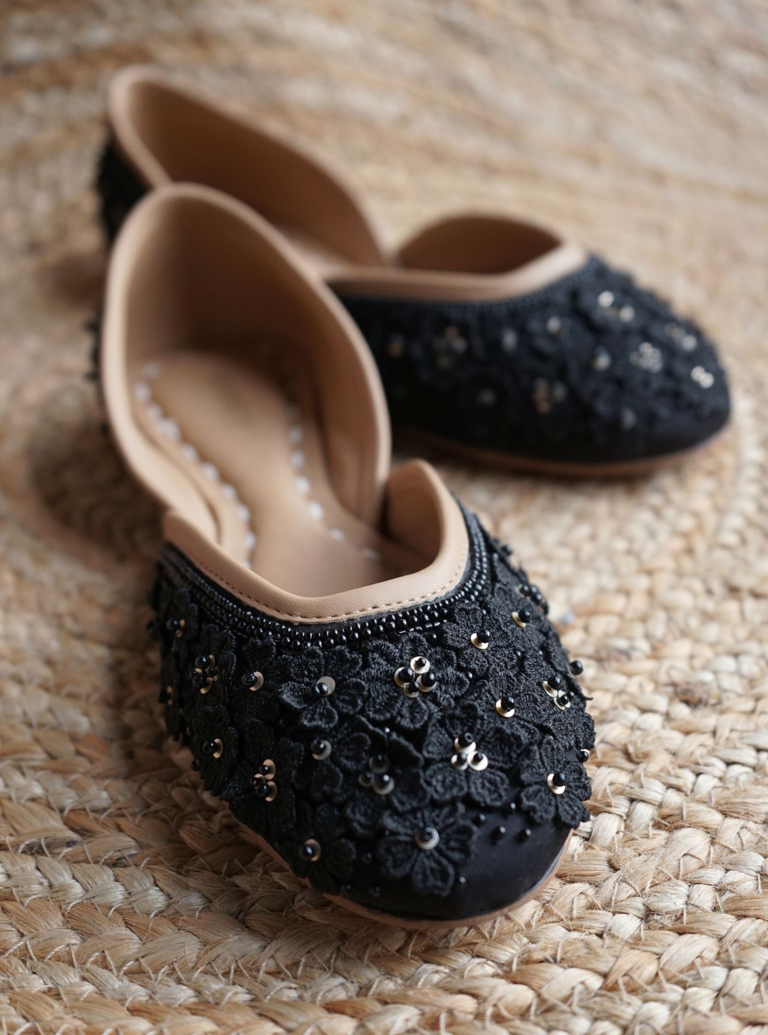 Gulnar Black Vegan Jutti