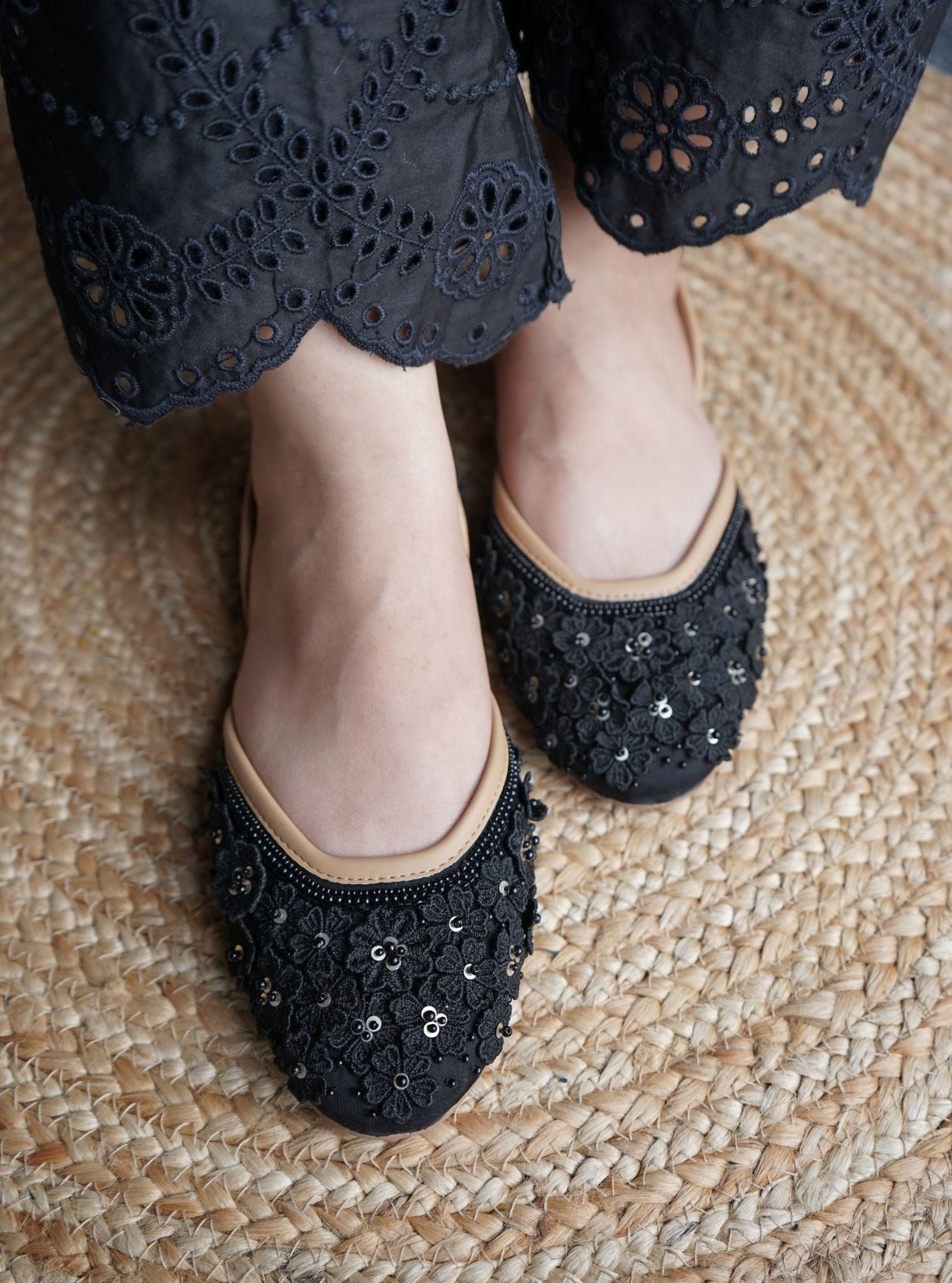 Gulnar Black Vegan Jutti