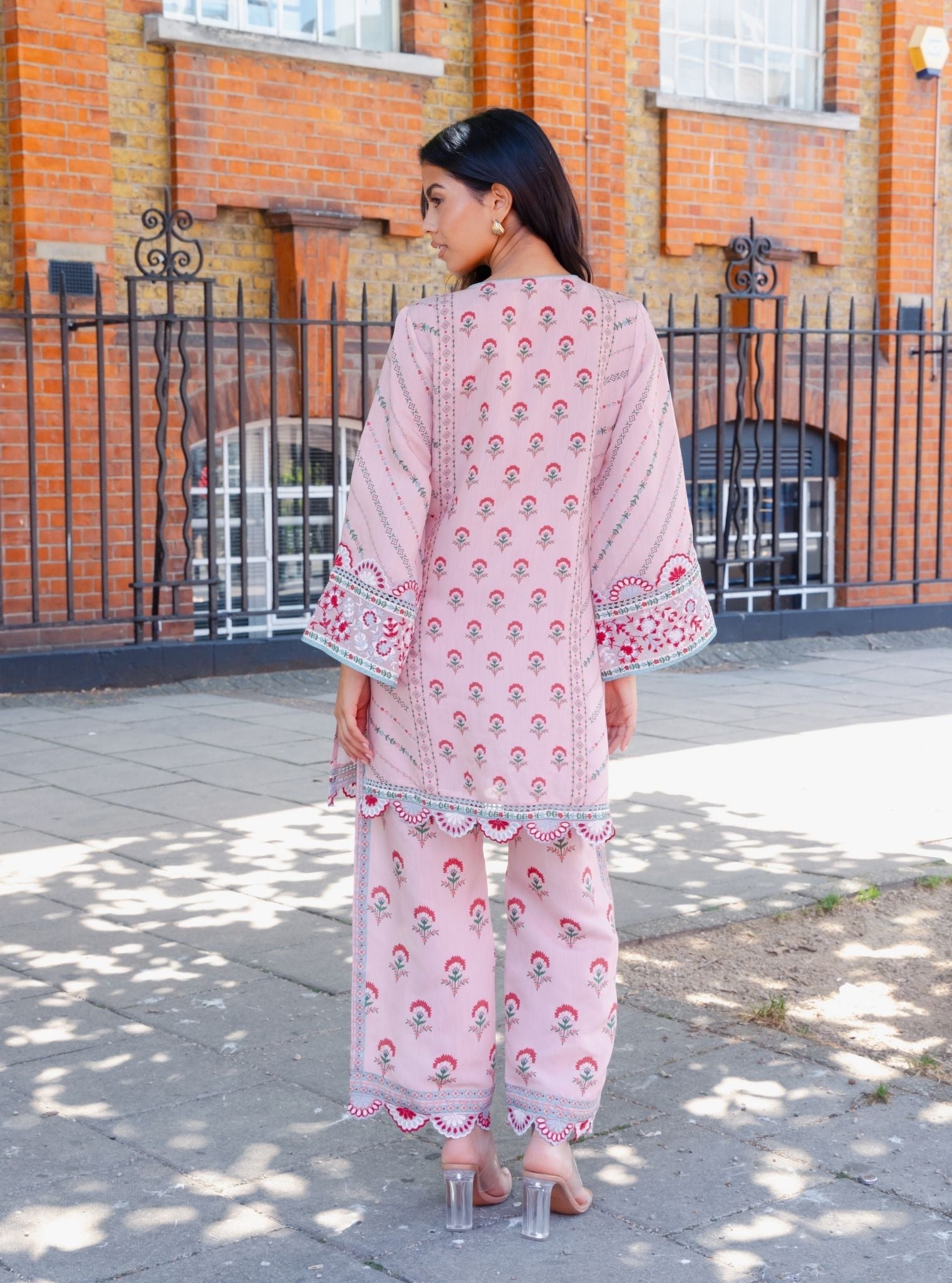 Siara Lawn Printed Pink Kurta Set
