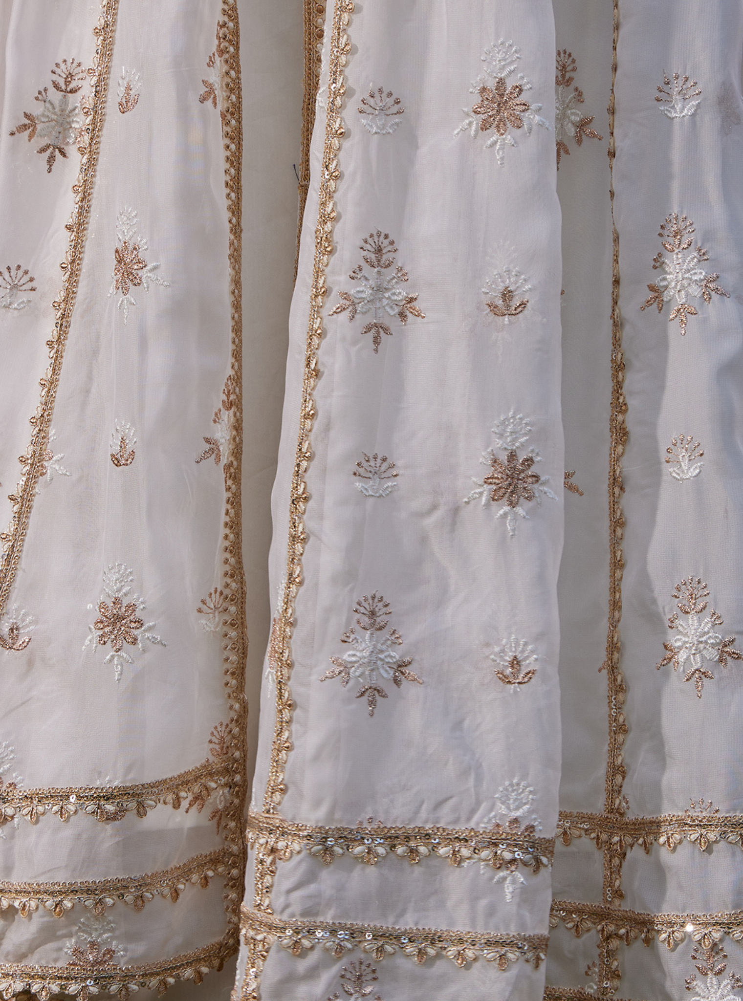 Agira Organza Off White Anarkali Kurta Set