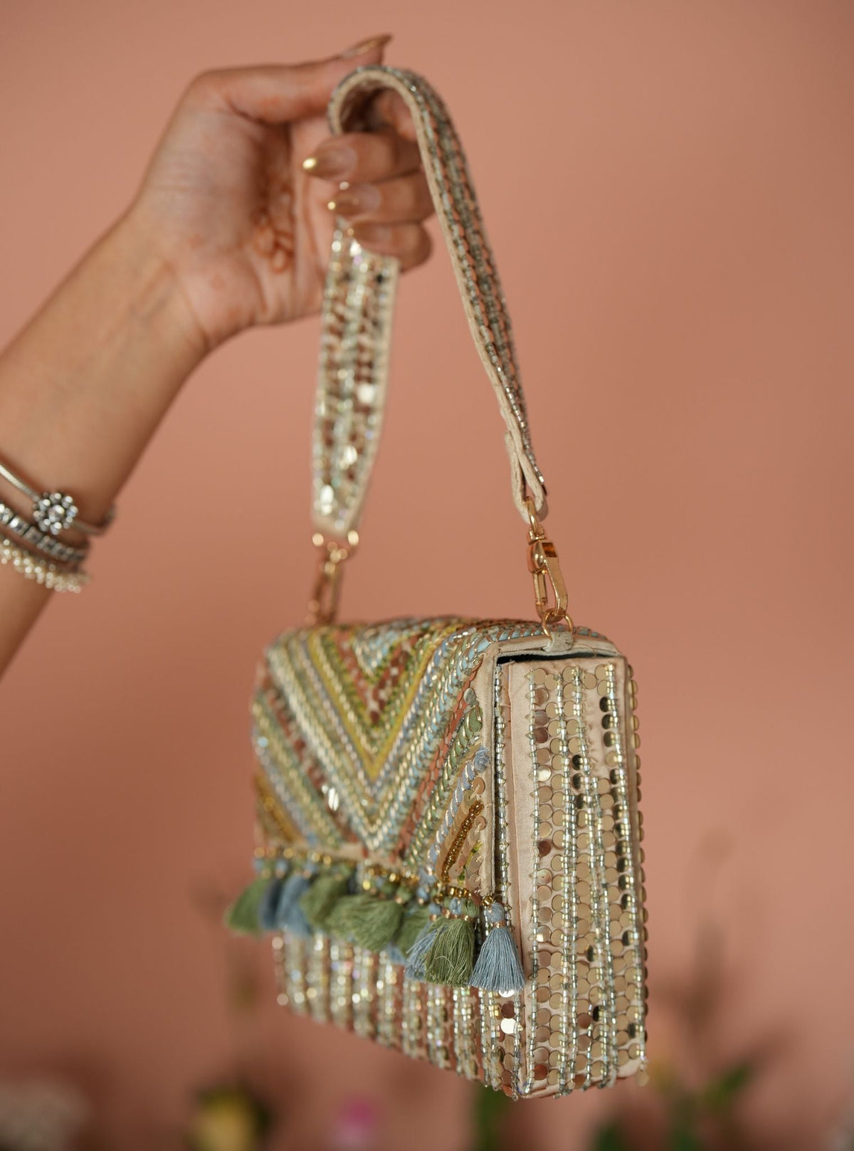 Mannat Box Bag