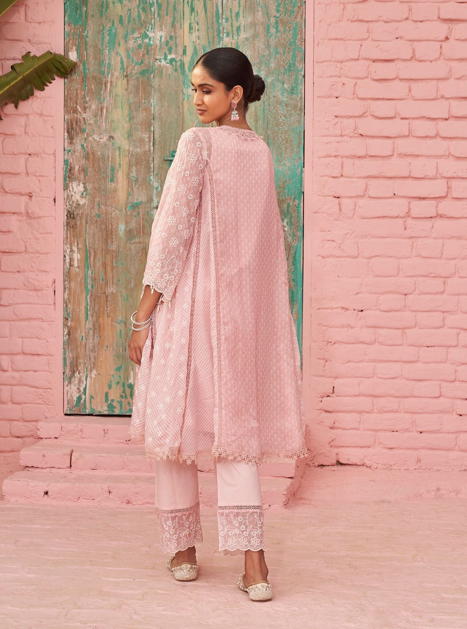Elowyn Organza Printed Pink Kurta Set