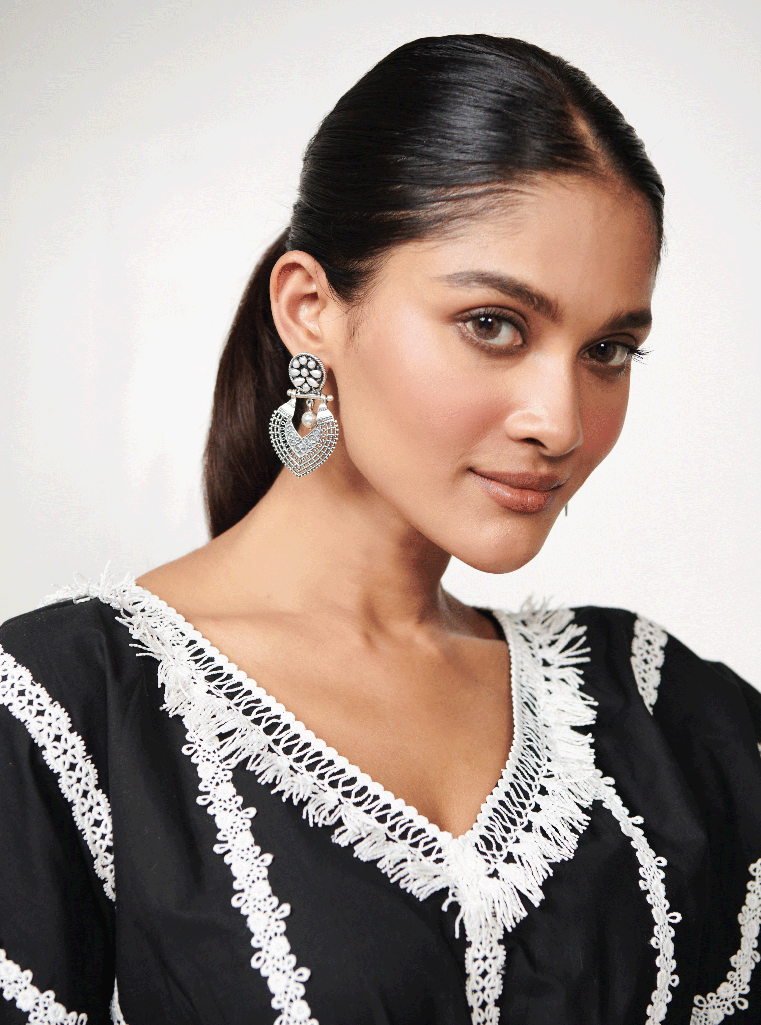 Vivian Supima Cotton Black Kaftan With Irena White Pant