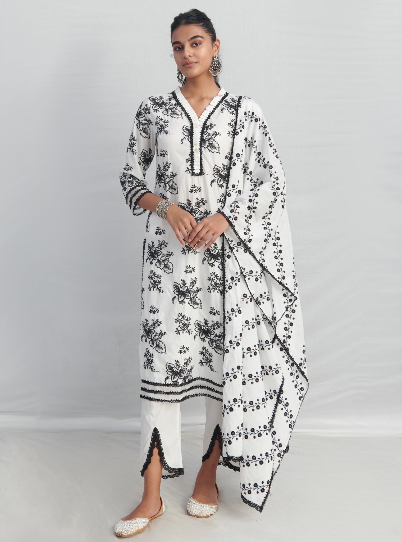 Mulmul Supima Cotton Ambeli White Dupatta
